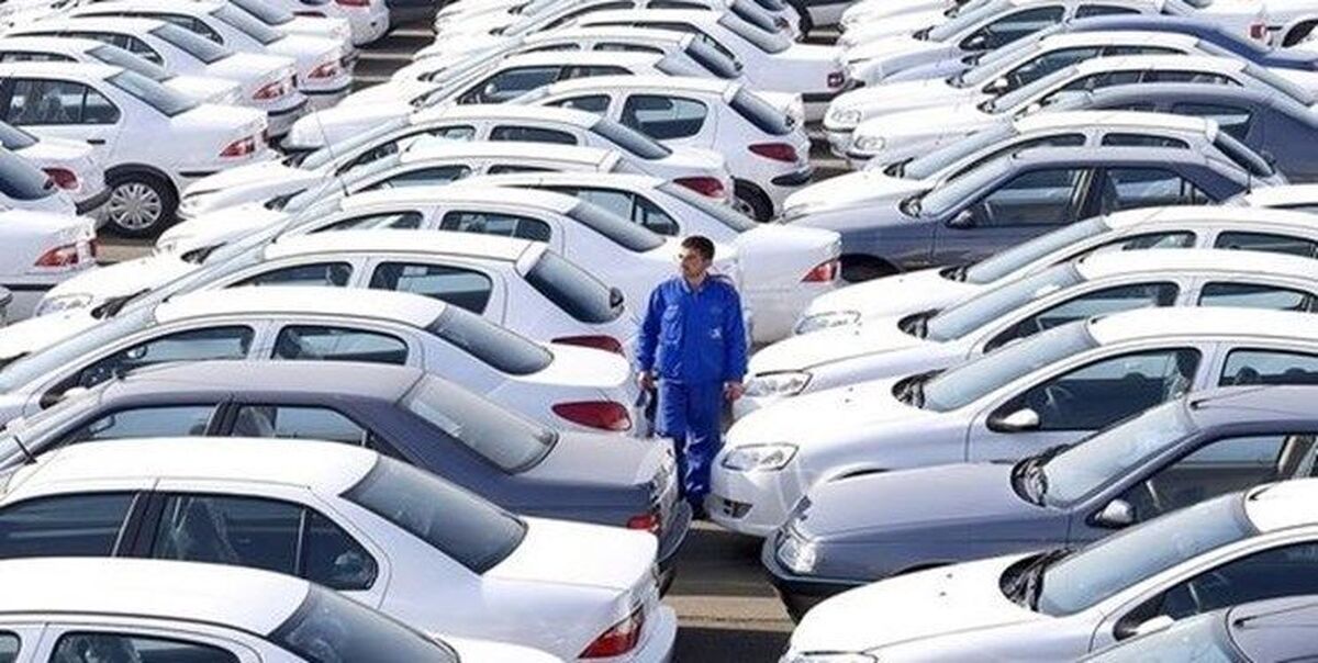 ناهماهنگی در قیمت گذاری خودروهای صفر کیلومتر توسط شرکت های خودروسازی بازار را دچار سردرگمی کرده است.