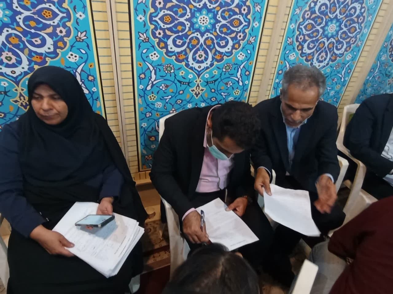 نشست تیم تخصصی با مردم محله علی آباد شهر برازجان  نشست تیم تخصصی با مردم محله علی آباد شهر برازجان