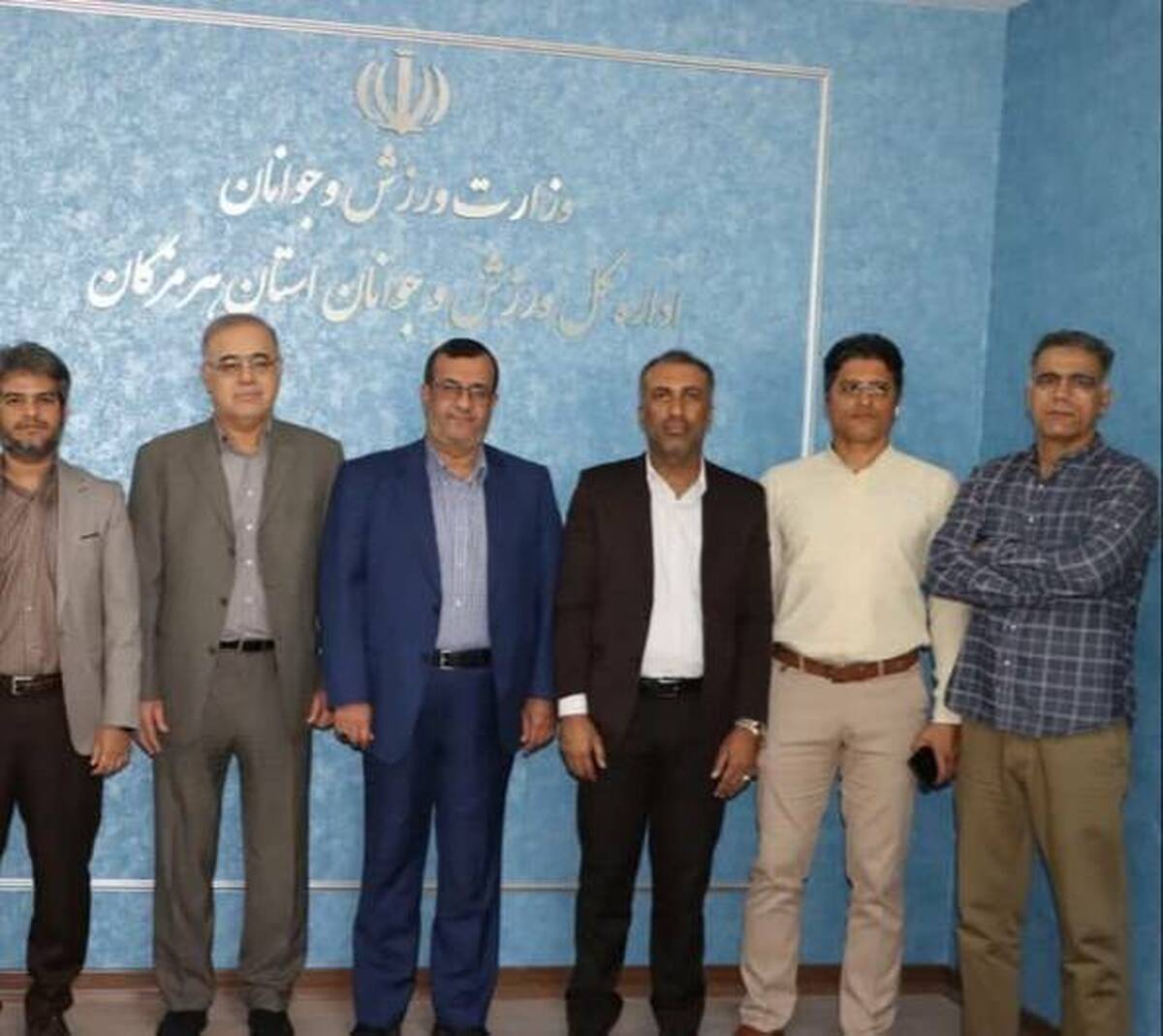 دو نماینده مردم هرمزگان در مجلس شورای اسلامی به مناسبت هفته تربیت بدنی و ورزش با مدیر کل ورزش وجوانان دیدار و گفت و گو کردند.