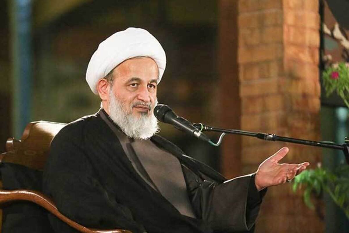حضرت آیت‌ الله خامنه‌ ای در دیدار مبلغین و طلاب حوزه‌های علمیه سراسر کشور فرمودند: «امروز نگاه رایج در حوزه‌های علمیه این است که تبلیغ در مرتبه دوم قرار دارد. مرتبه‌ی اول چیز‌های دیگر است مانند مقامات علمی و امثال اینها؛ «تبلیغ» در مرتبه دوم است. ما از این نگاه باید عبور کنیم. تبلیغ، مرتبه اول است.» ۱۴۰۲/۰۴/۲۱