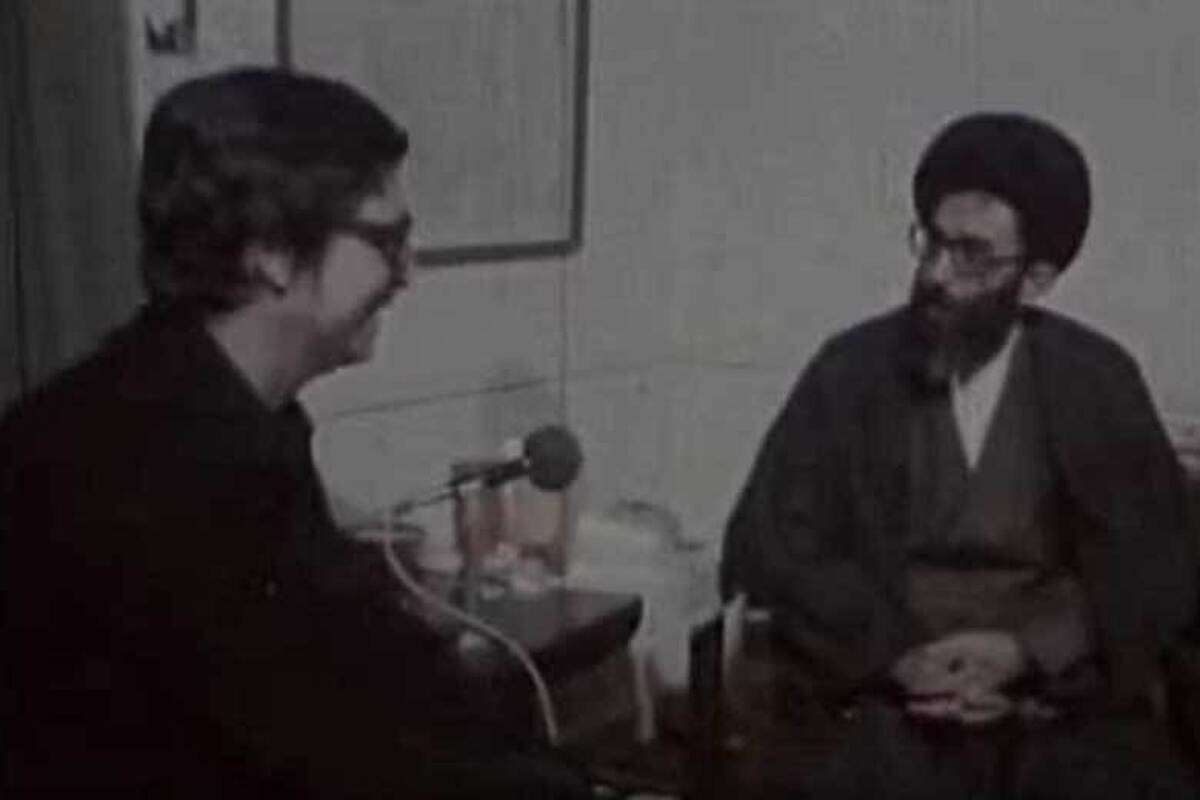 نحوه برخورد حضرت آیت‌الله خامنه‌ای با جاسوسان آمریکایی که در لانه جاسوسی بازداشت شده بودند‌