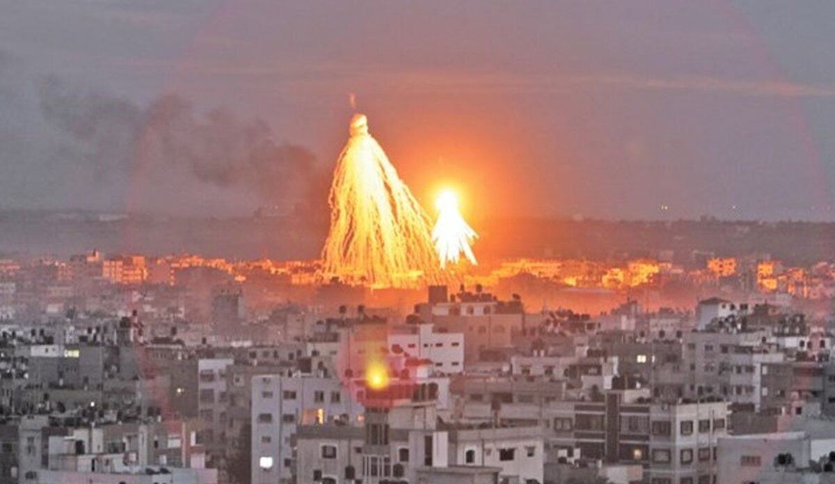  ارتش رژیم صهیونیستی در حملات امشب خود به نوار غزه از دو نوع بمب‌های ممنوعه استفاده کرد.
