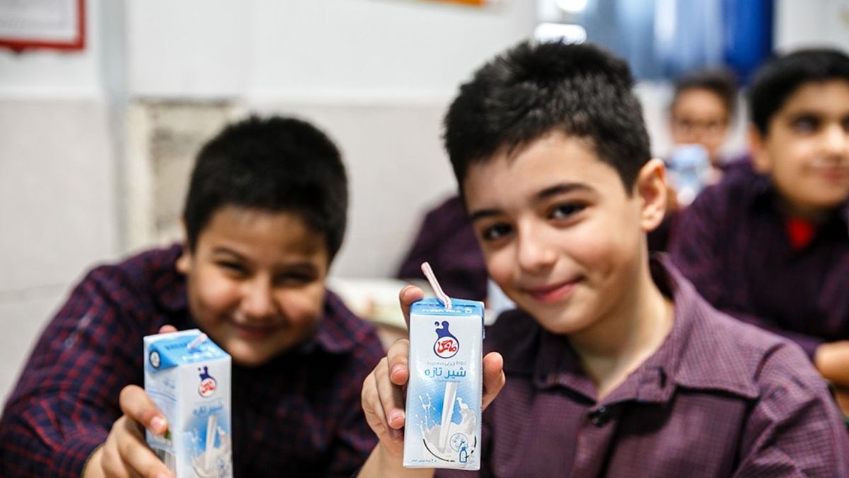 توزیع شیر رایگان در مدارس ابتدایی البرز