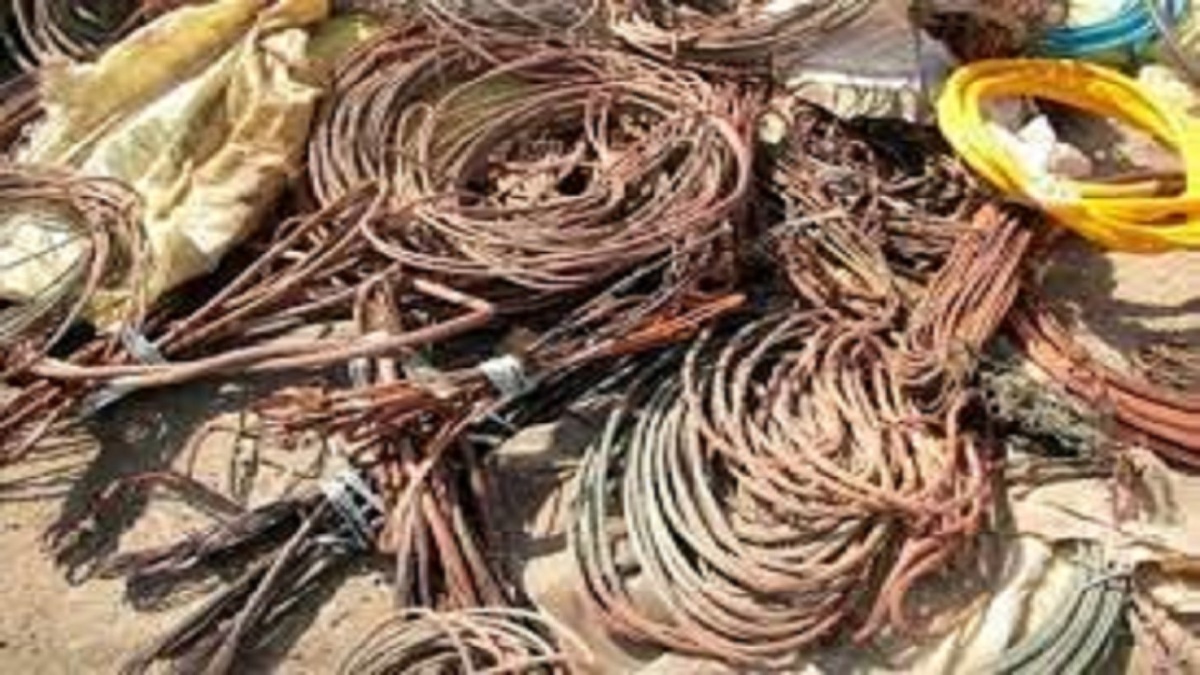 معاون اجتماعی و پیشگیری از وقوع جرم دادگستری کل استان قزوین از کاهش ۴۲ درصدی سرقت کابل و تجهیزات شرکت برق در استان خبر داد.