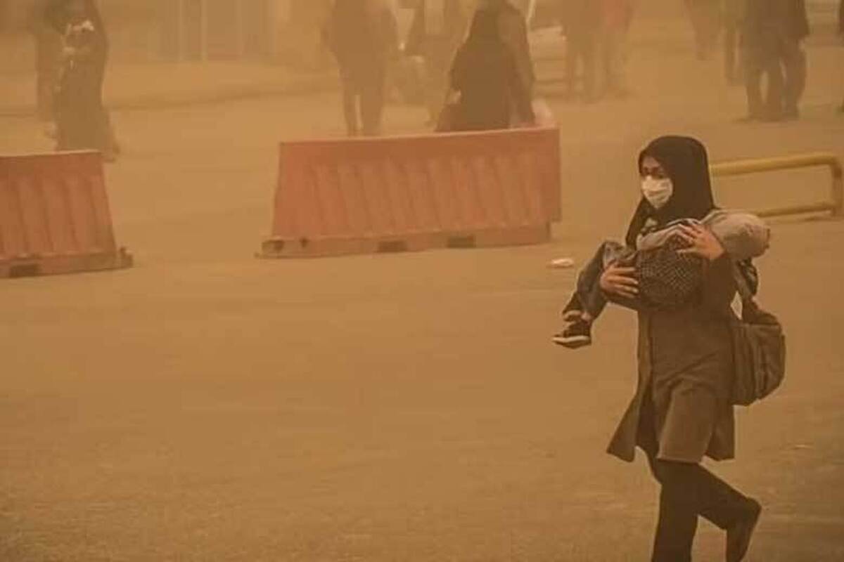رئیس گروه سلامت هوا و تغییر اقلیم وزارت بهداشت و درمان با اشاره به اینکه کودکان زیر پنج سال در برابر آلودگی‌هوا آسیب پذیرتر هستند، گفت: به شهروندان توصیه می‌شود در روز‌های آلوده از تردد غیر ضروری در شهر خودداری کرده و از ماسک‌های مناسب مانند N95 استفاده کنند.
