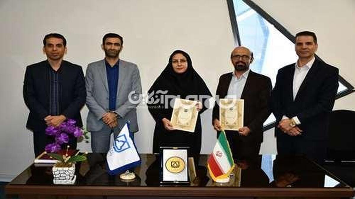 همزمان با هفته کتاب و کتابخوانی، دستورالعمل اجرایی بندهای تفاهم نامه معاونت های پژوهشی دانشگاه سمنان و دانشگاه علوم پزشکی سمنان مربوط به کتابخانه های مرکزی با حضور رؤسای کتابخانه های مرکزی هر دو دانشگاه امضا شد.