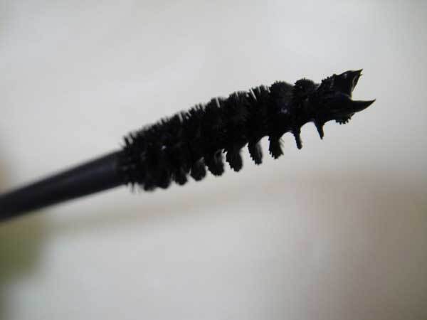 راهنمای انتخاب بهترین ریمل مناسب برای هر نوع مژه