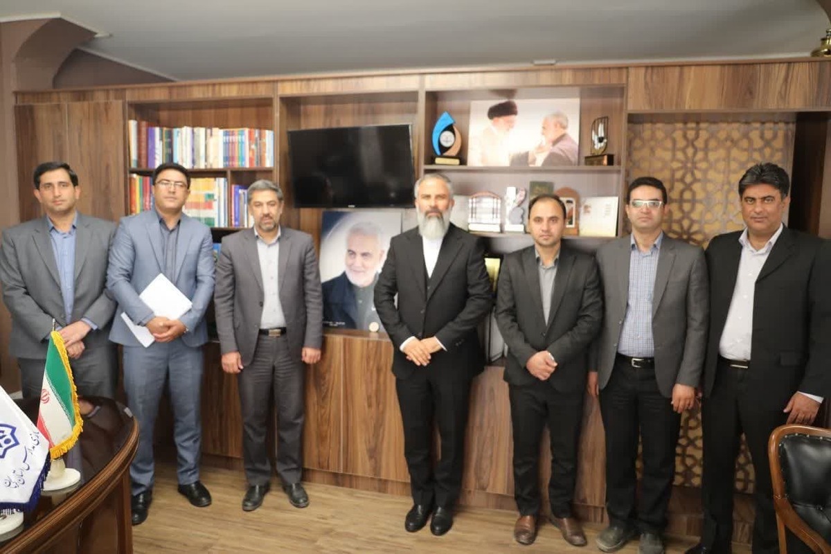 با حضور دکتر دریس، خیر مدرسه ساز و رضا هدایتی، مدیرکل نوسازی مدارس استان کرمان،تفاهم نامه ساخت و تکمیل ۵ پروژه در استان کرمان به امضاء رسید.