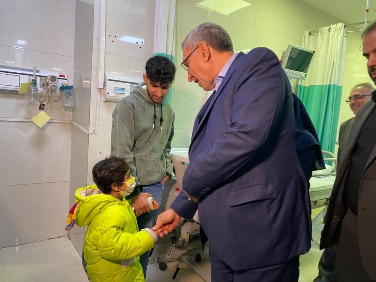 وزیر بهداشت در آستانه سفر رئیس جمهور به استان البرز از بیمارستان امام حسین(ع) محمدشهر کرج بازدید کرد.