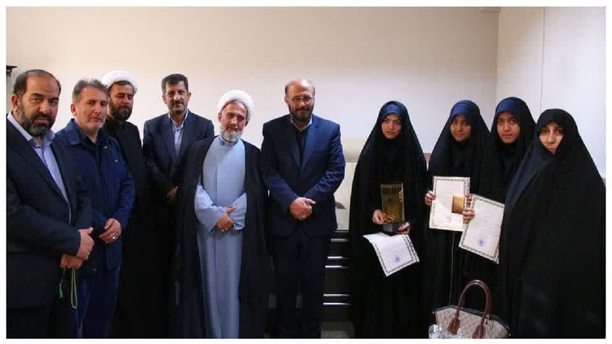 دانش آموزان قزوینی در مسابقات کنگره قرآنی سمپادکل کشور رتبه اول را کسب کردند.