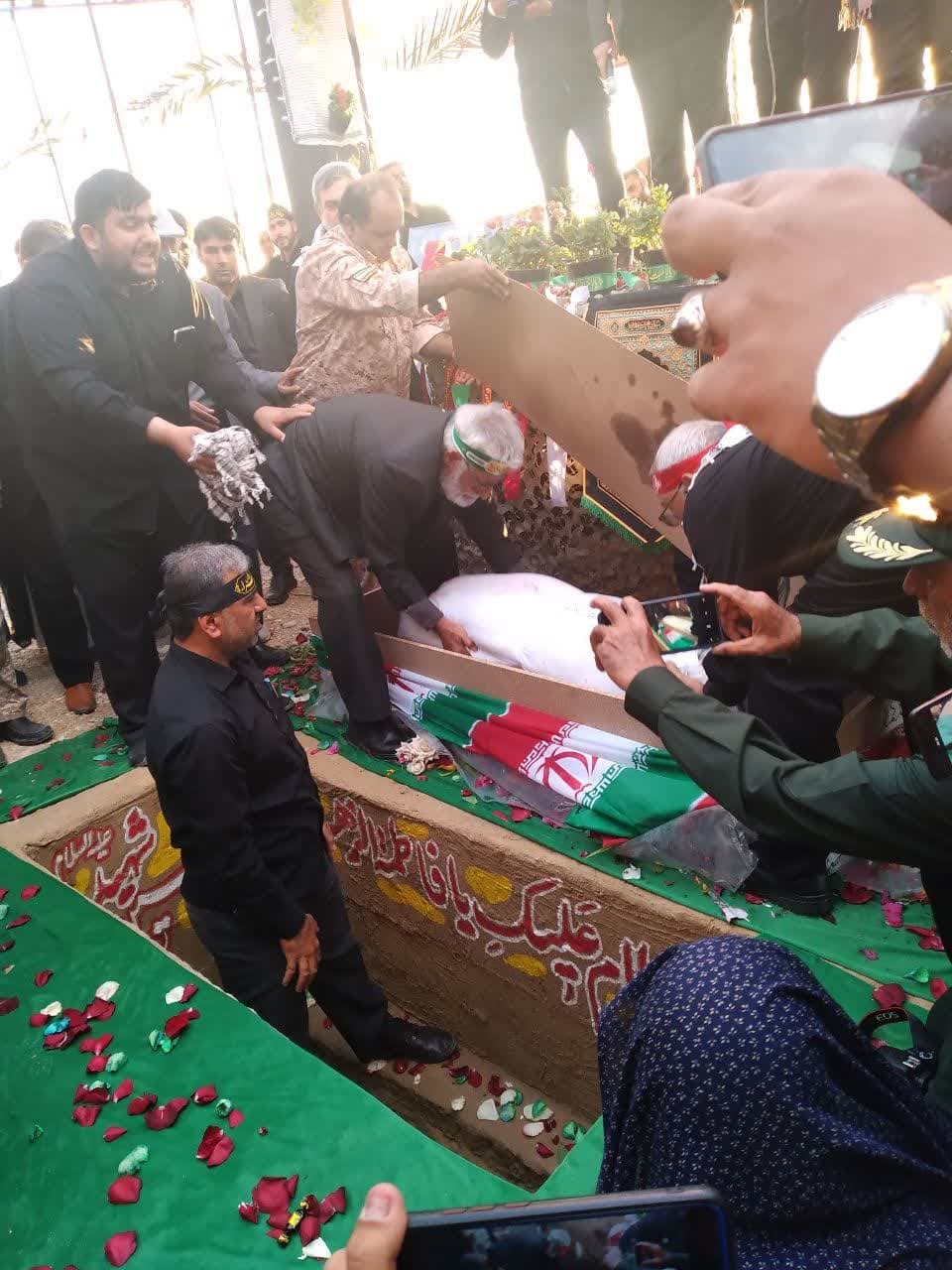 تشییع پرشور پیکر شهید خوشنام دهقاید