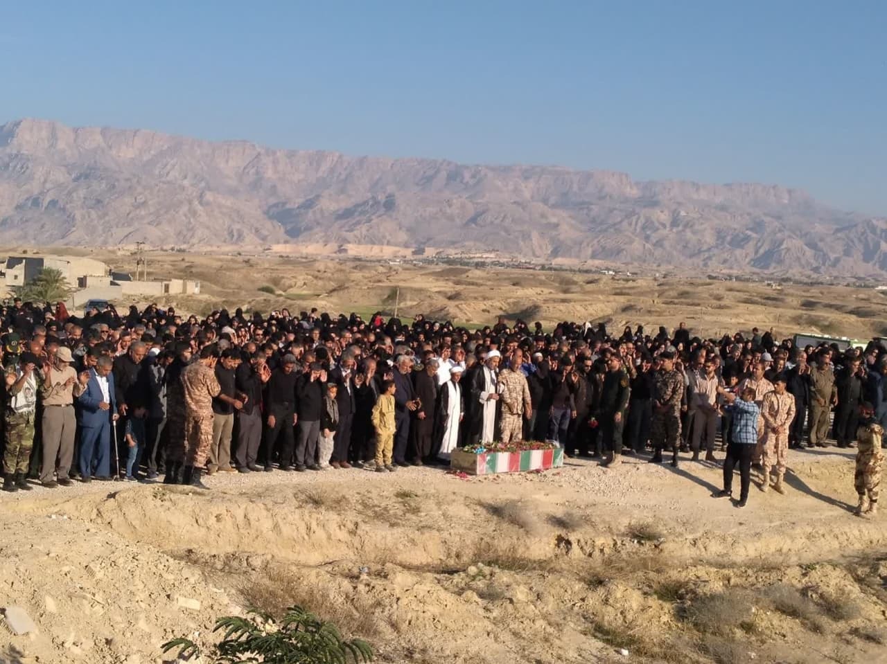 تشییع پرشور پیکر شهید خوشنام دهقاید