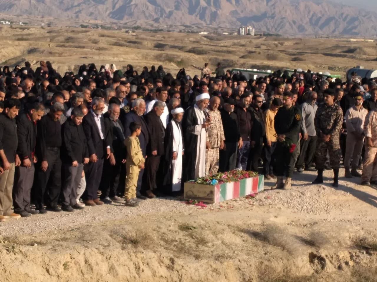 تشییع پرشور پیکر شهید خوشنام دهقاید