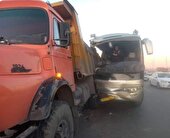 برخورد مینی‌بوس و کامیون در بلوار شهید سرابیان کرمانشاه با چهار مصدوم