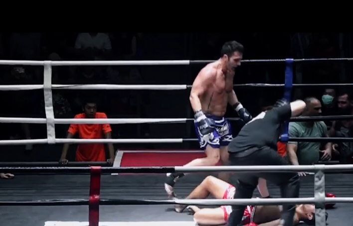 شاهین نجومی، ششمین کمربند کیک بوکسینگ حرفهای را کسب کرد شاهین نجومی، ششمین کمربند کیک بوکسینگ حرفهای را کسب کرد