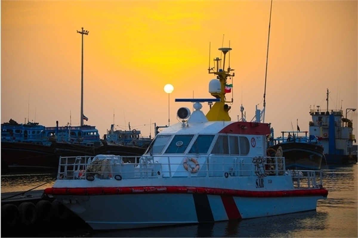 امدادگران مرکز جستجو و نجات دریایی هرمزگان، اعضای سه خانواده از مسافران نوروزی را از خطر غرق شدگی در دریا نجات دادند.