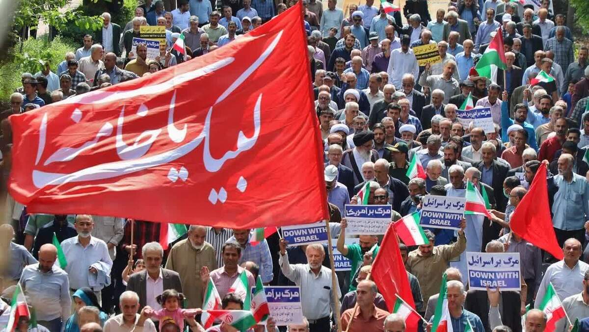 نمازگزاران جمعه کرج همراه با مردم سراسر کشور ظهر امروز ۳۱ فروردین‌ماه ۱۴۰۳ پس از اقامه نماز جمعه راهپیمایی و با اجتماعی در حمایت از تنبیه رژیم متجاوز اسرائیل توسط سپاه پاسداران انقلاب اسلامی ایران، جنایات رژیم منحوس صهیونیستی را محکوم کردند.