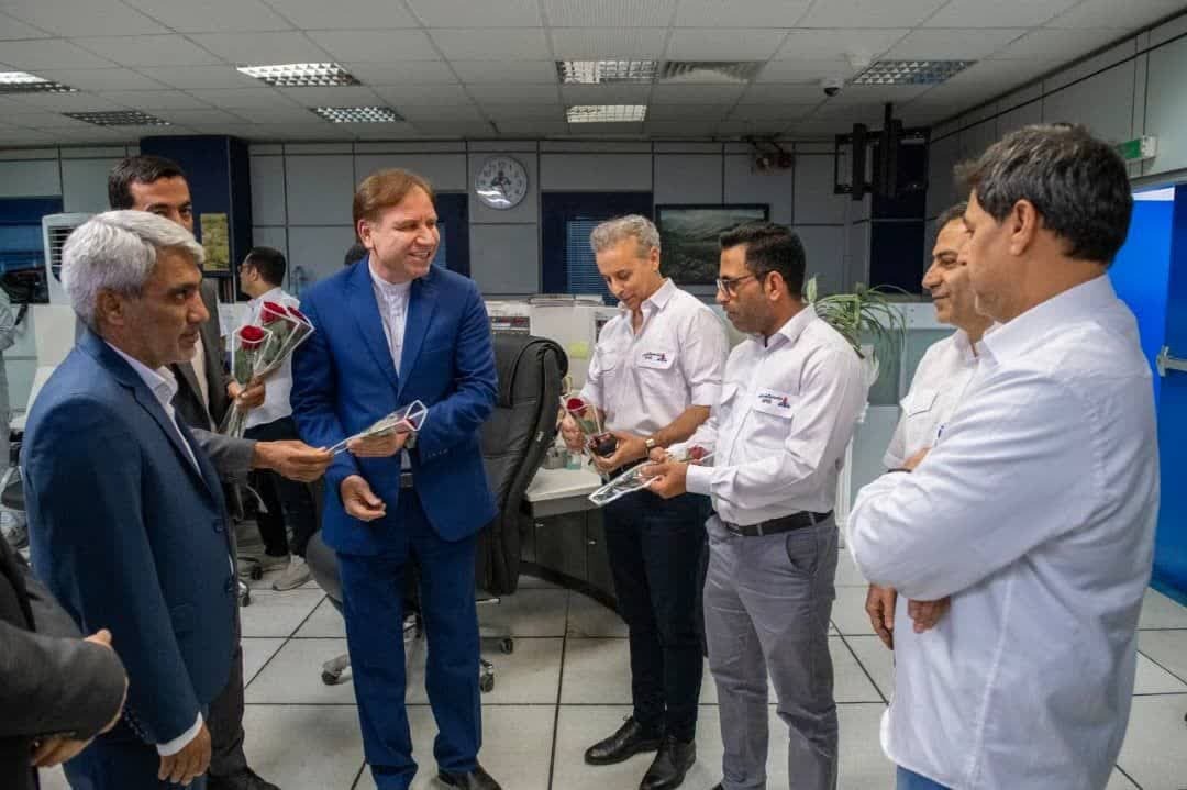 حضور استاندار و هیئت همراه در جمع کارکنان موجب دلگرمی است