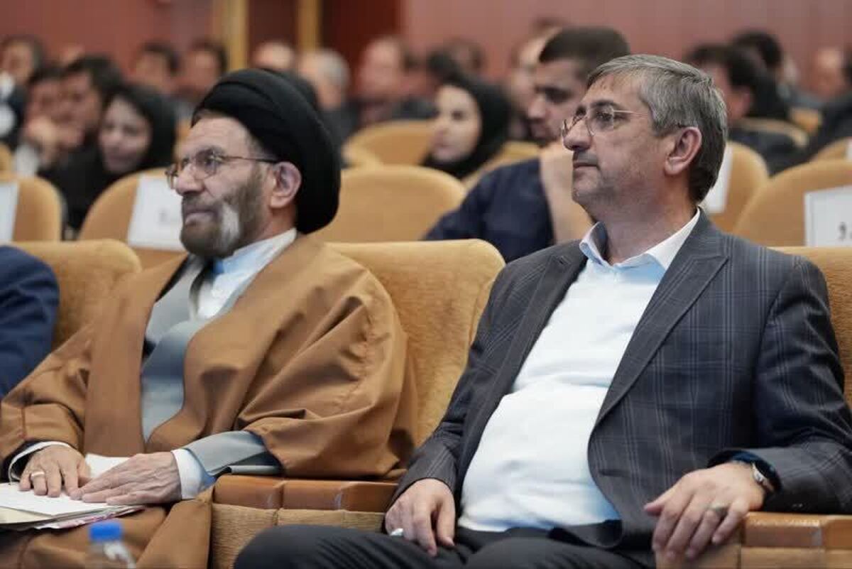 خرم‌آباد –جام جم آنلاین- نماینده ولی‌فقیه در لرستان گفت: نگذارید به واسطه عدم تخصیص اعتبار، دوباره پروژه راه‌آهن لرستان تعطیل شود.