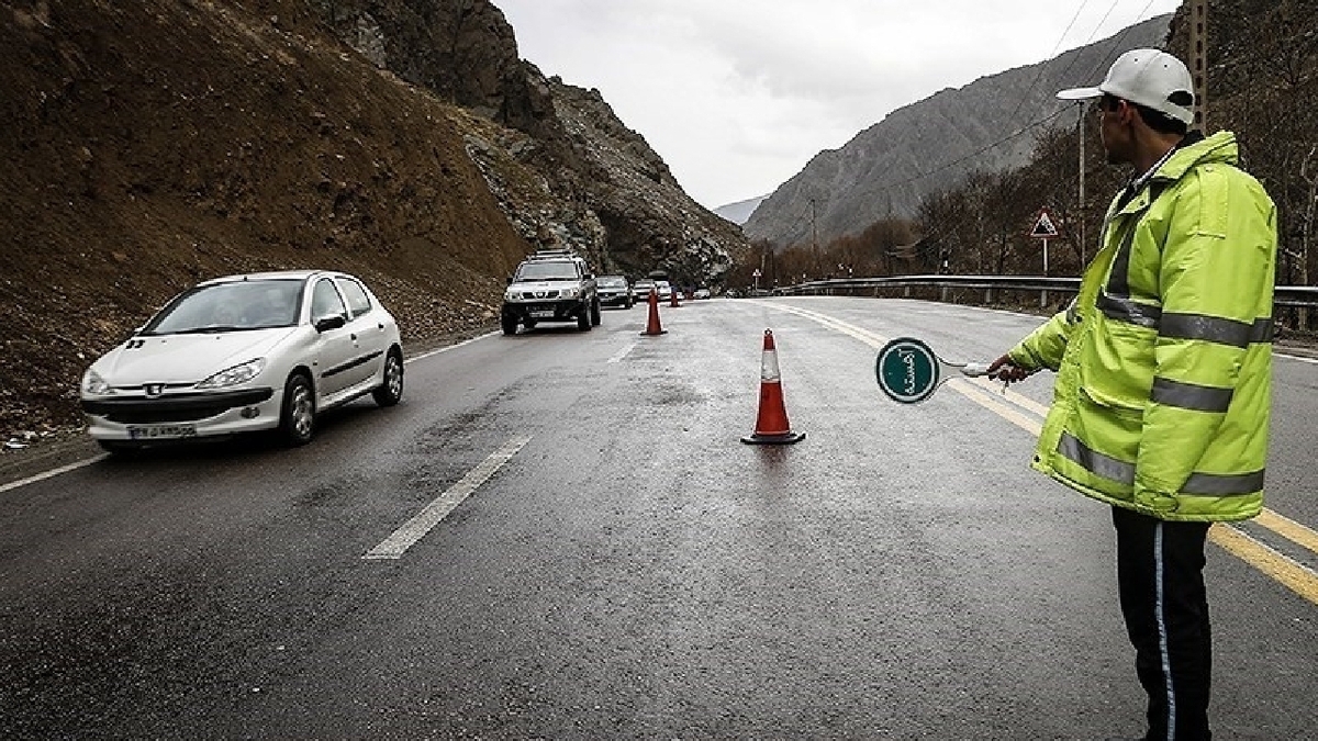 جانشین پلیس راه راهور فراجا از اعمال محدودیت‌های ترافیکی در برخی محور‌های پرتردد کشور در ایام تعطیلات ۱۲ تا ۱۵ دی ماه خبر داد.