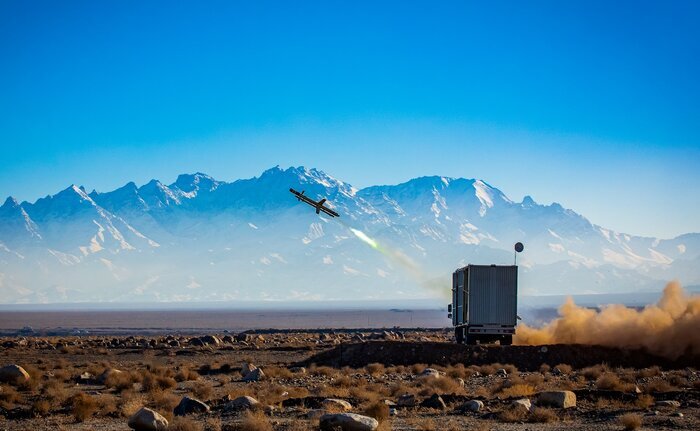 عکس و فیلم | نمایش قدرت بازدارندگی؛ از انهدام بمب سنگرشکن تا پهپاد انتحاری پرسه زن عکس و فیلم | نمایش قدرت بازدارندگی؛ از انهدام بمب سنگرشکن تا پهپاد انتحاری پرسه زن