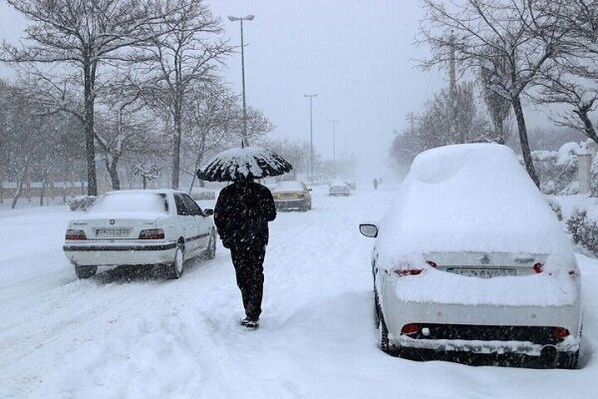 سازمان هواشناسی با صدور هشدار ویژه نارنجی برای ۱۷ استان از کاهش ۸ درجه‌ای دما، کاهش منابع انرژی، یخ‌زدگی جاده‌های مواصلاتی و لغزندگی جاده‌ها خبر داد.