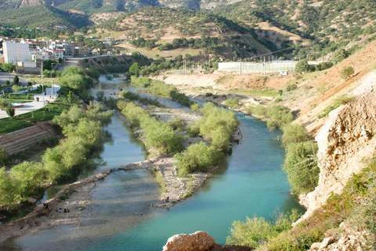 طرح مطالعاتی ساماندهی رودخانه بشار یاسوج در سال ۹۰ انجام شد، اما روند اجرایی آن به صورت لاک پشتی پیش رفت و اکنون عزم دولت چهاردهم برای اجرای این طرح جدی است. با ساماندهی رودخانه بشار، روند توسعه پایدار مرکز استان شتاب می‌گیرد ویاسوج به شهری زیبا و امروزی تبدیل می‌شود.