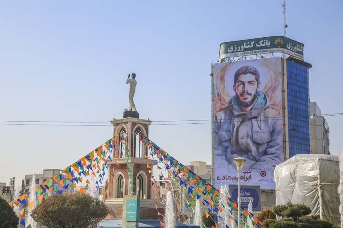 رئیس سازمان سیما، منظر و فضای سبز شهری شهرداری کرج از اجرای بزرگترین دیوارنگاره شهر کرج خبرداد.