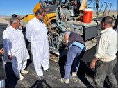 شروع آسفالت ۱۴ کیلومتر بزرگراه در مسیر ایرانشهر- خاش