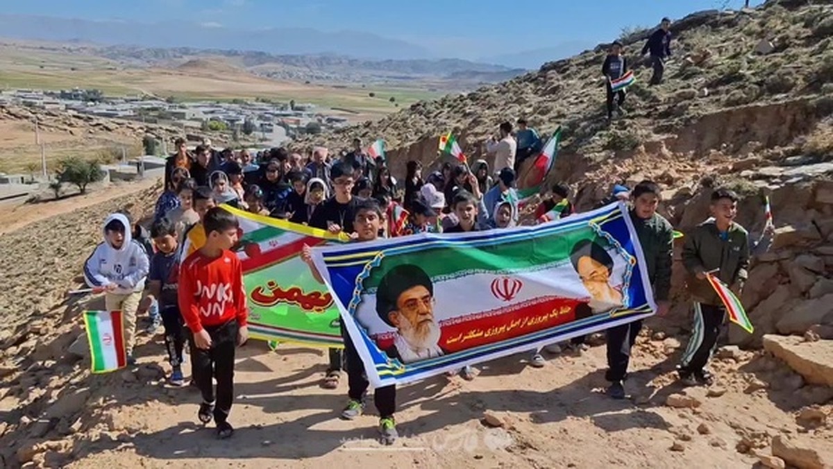 در سالگرد چهل و ششمین پیروزی انقلاب اسلامی، اهالی روستای چهارمه از توابع شهرستان کهگیلویه، در یک راهپیمایی منحصر به فرد و متفاوت، با حضور پرشور و نشاط خود در مسیر کوهستانی عشق و ارادت خود به انقلاب و آرمان‌های آن را به نمایش گذاشتند.