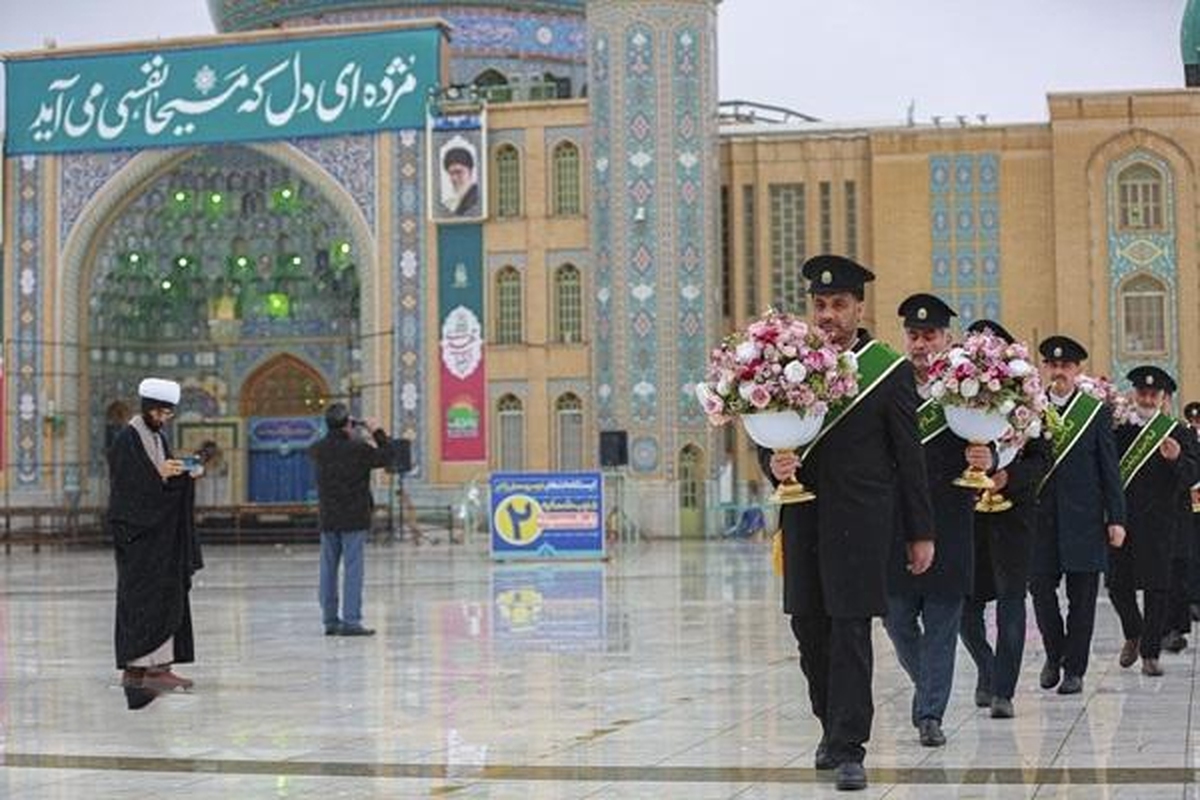 در آستانه جشن میلیونی نیمه شعبان و همزمان با چهاردهم شعبان، بارش برف حال و هوای دیگری را به آستان مقدس مسجد جمکران داد و زائران این مسجد مقدس را خوشحال کرد.