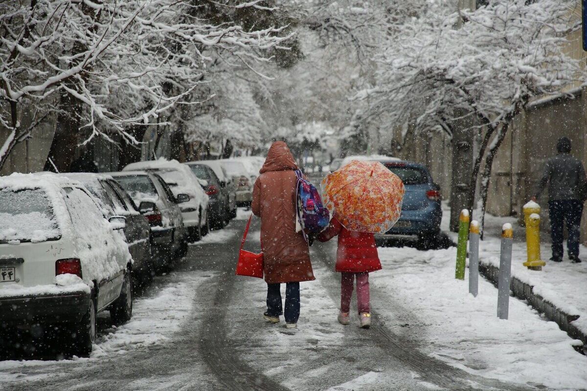  رئیس مرکز ملی پیش‌بینی و مدیریت بحران مخاطرات وضع هوای سازمان هواشناسی گفت:  روز یکشنبه ‌شهروندان در بخش‌هایی از غرب، شمال غرب، جنوب غرب، جنوب، استان‌های واقع در دامنه‌های البرز مرکزی و همچنین استان‌های گیلان و مازندران بارش باران و برف و گاهی وزش باد را تجربه خواهند کرد.