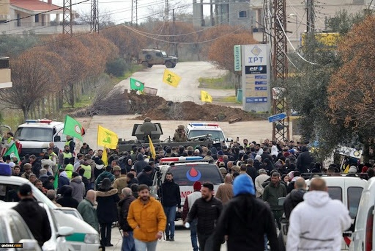 شهروندان لبنانی با وجود هشدارهای رژیم صهیونیستی، بدون ترس از اشغالگران درحال بازگشت به خانه‌های خود هستند و کوچک‌ترین اهمیتی به خطوط قرمز ساختگی اسرائیل نمی‌‌‌دهند. صهیونیست‌ها هم در واکنش به این اقدام شجاعانه مردم مقاوم لبنان به روی آنها آتش گشودند که باعث شهادت بیش از ۲۰ غیرنظامی لبنانی و زخمی شدن ۱۲۴ نفر دیگر شد.