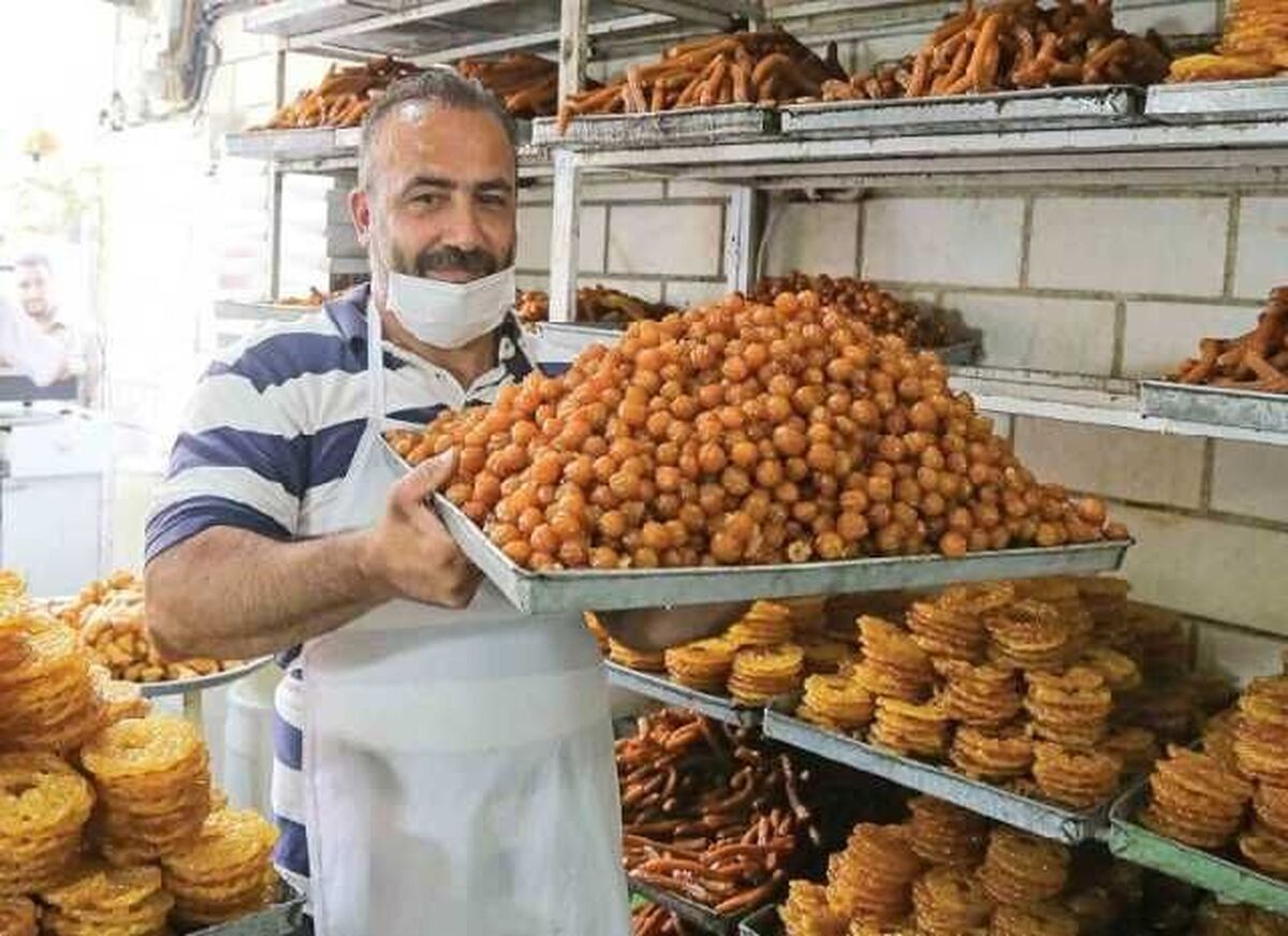 بازار خرید و فروش حلیم، زولبیا و بامیه با آمدن ماه مبارک رمضان داغ است که این مواد غذایی و شیرینی‌ها یکی از خوراکی‌های محبوب روزه داران بوده و نظارت بر قیمت آن‌ها زیر ذره بین کارشناسان تشدید شد.