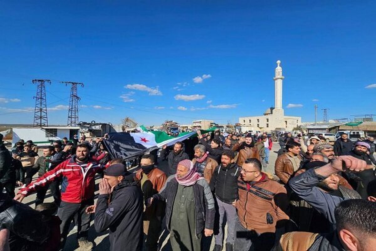 نیروهای موسوم به مقاومت ساحل همچنین نیروهای ترکیه را که برای کمک به شبه نظامیان تحریرالشام وارد خاک سوریه شده بودند، وادار به عقب‌نشینی کردند. 