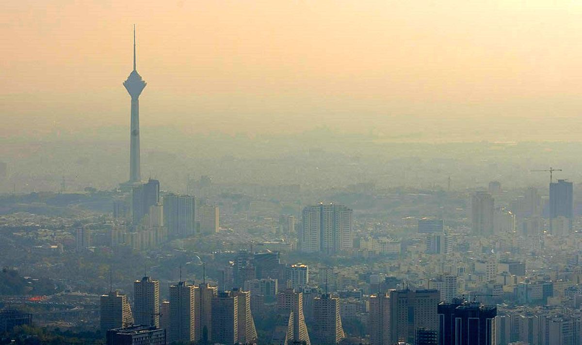 انگار دوباره با افزایش دمای هوا شاهد آلودگی هوای تهران هم هستیم چرا که این ودئو مربوط به صبح دیروز حکایت از همین دارد.