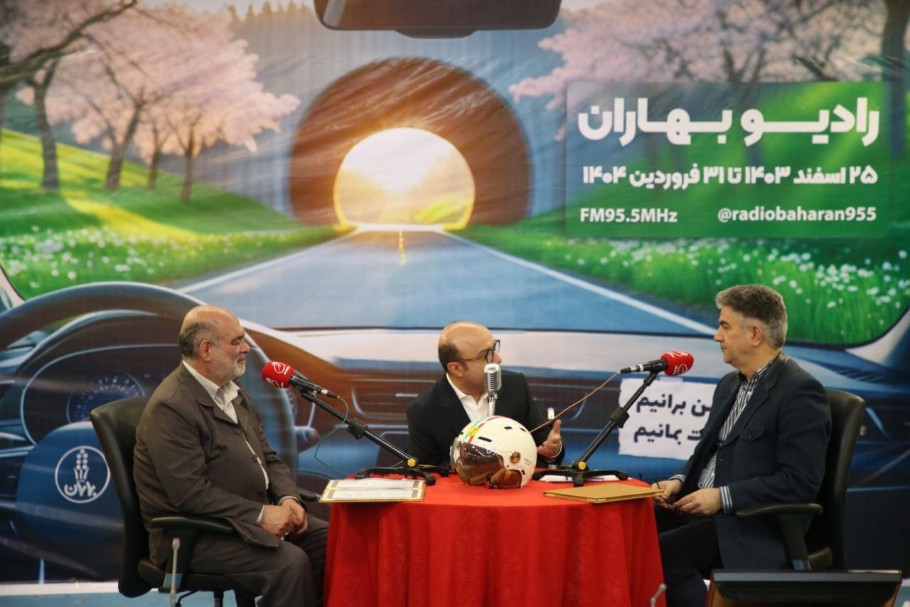مردم شنونده برنامههای متفاوت از رادیو بهاران باشند مردم شنونده برنامههای متفاوت از رادیو بهاران باشند