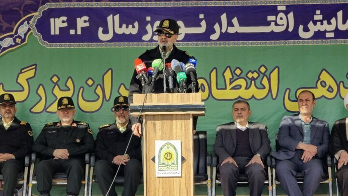 فرمانده کل انتظامی کشور از آماده‌باش کامل پلیس برای مقابله با هرگونه تهدید امنیتی در سال جدید خبر داد و گفت: با استقرار ۱۶ هزار گشت امنیتی و ۲۵۰ هزار نیروی آماده‌باش، پلیس در خدمت مردم است.