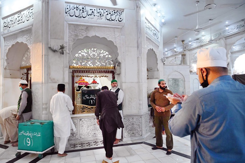 درخشش گنجی از لاهور