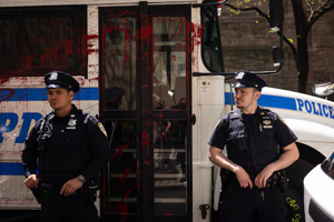 پلیس آمریکا بیش از ۱۷۰۰ دانشجو را بازداشت کرد پلیس آمریکا بیش از ۱۷۰۰ دانشجو را بازداشت کرد