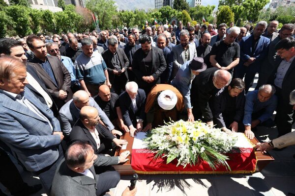 ببینید | برگزاری مراسم تشییع زنده‌یاد مسعود اسکویی