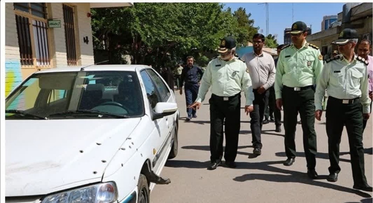 فرمانده انتظامی استان کرمان از دستگیری باند ۳ نفره سارقین به عنف شهر کرمان که با ایجاد رعب و وحشت و حمله به خانم های مسن، اقدام به سرقت طلا و اموال با ارزش آنها می کردند خبر داد.