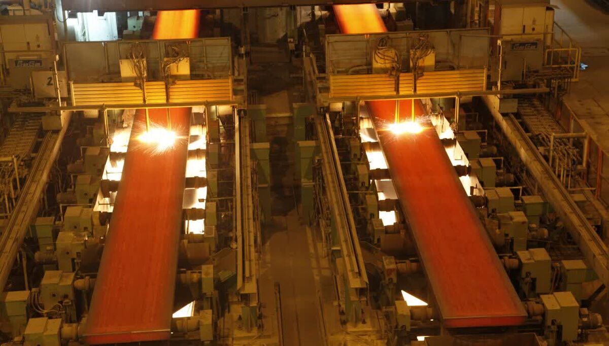 مدیرعامل شرکت فولاد هرمزگان گفت: فولاد هرمزگان در فروردین ماه امسال توانست تولید تختال خود را به ۱۶۱ هزار و ۱۰۹ تن برساند که از ظرفیت تولید اسمی به میزان ۱۲۵ هزار تن در ماه، فراتر رفته است.