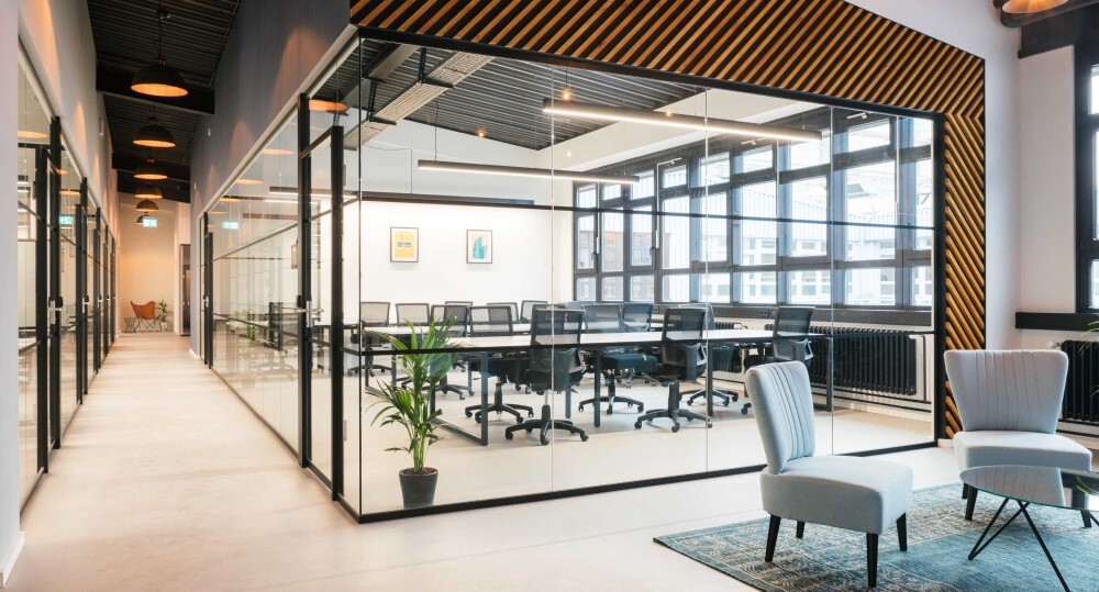 دفتری مدرن و کارآمد، با پارتیشن اداری آفن دفتری مدرن و کارآمد، با پارتیشن اداری آفن