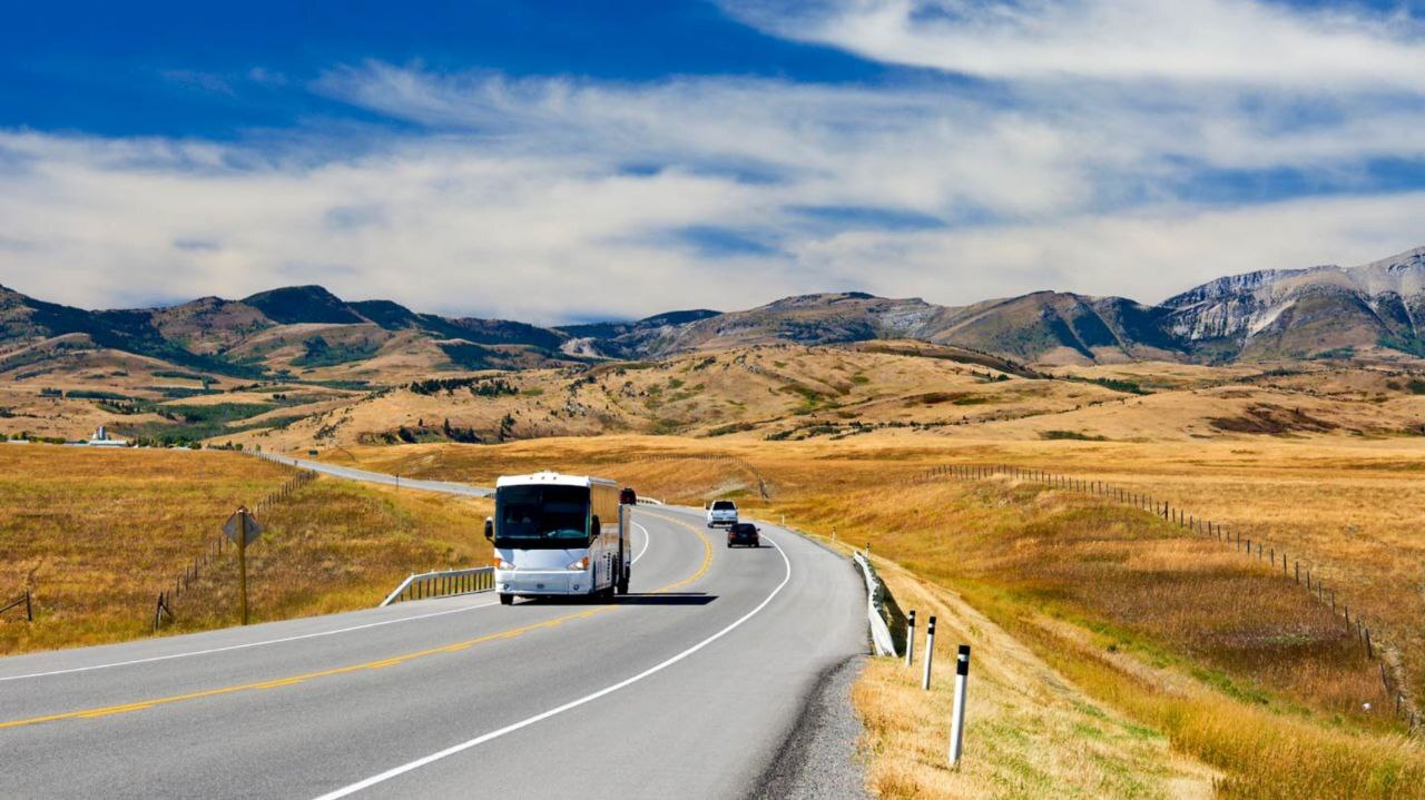 چرا سفر با قطار بهتر از اتوبوس است؟ چرا سفر با قطار بهتر از اتوبوس است؟