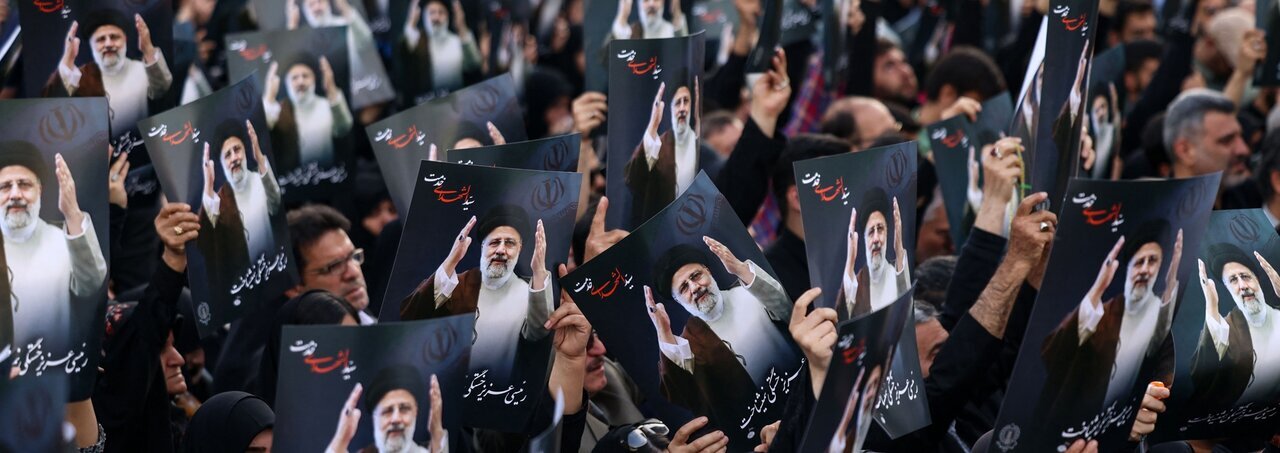 بازتاب مراسم تشییع آیتالله شهید رئیسی در رسانههای انگلیسی بازتاب مراسم تشییع آیتالله شهید رئیسی در رسانههای انگلیسی