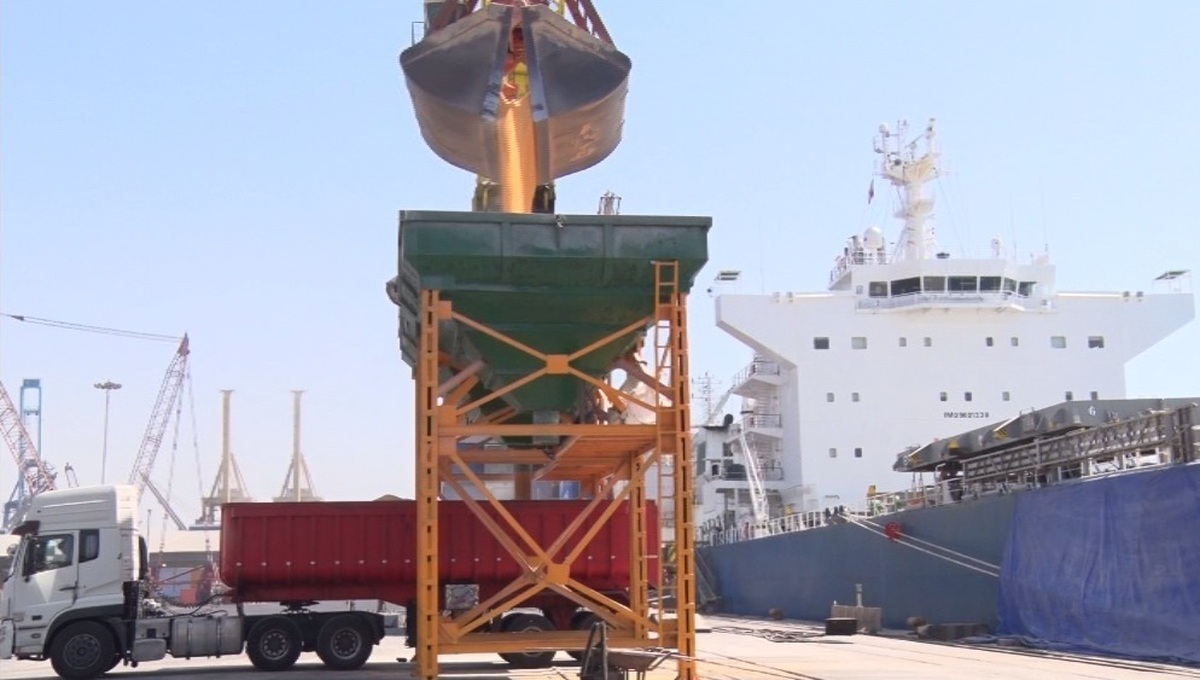 تخلیه ۶۷ هزار و۵۰۰ تن گندم از یک فروند کشتی در بندر شهید رجایی آغاز شده است.