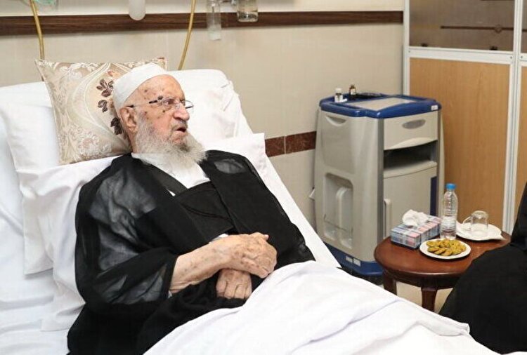 آیت الله مکارم شیرازی به بیمارستان منتقل شد