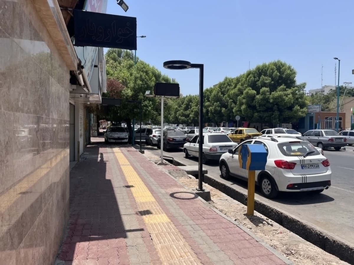 جهت ارتقاء روشنایی خیابان شهید بهشتی و افزایش رفاه و امنیت شهروندان، 20 عدد پایه چراغ وایکان نصب شد.