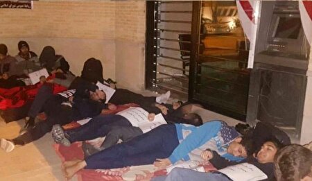 ببینید ا خوابیدن ساکنان خان یونس در خیابان‌ها